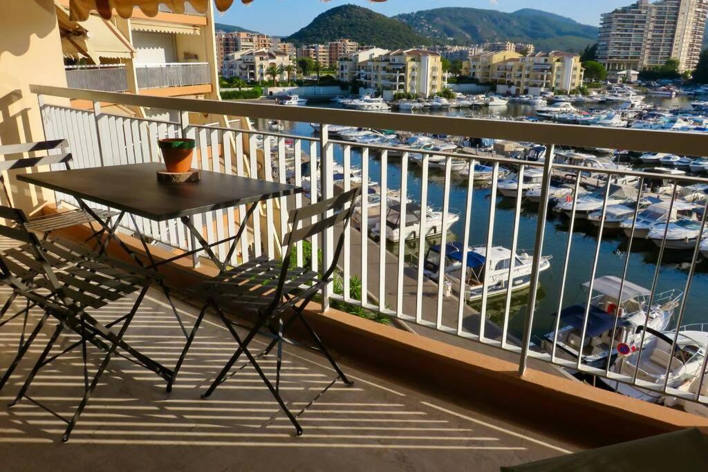 Appartement Lumineux 6 Places Avec Vue Sur Marina Mandelieu La Napoule Bagian luar foto